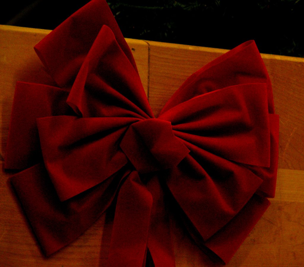 red bow